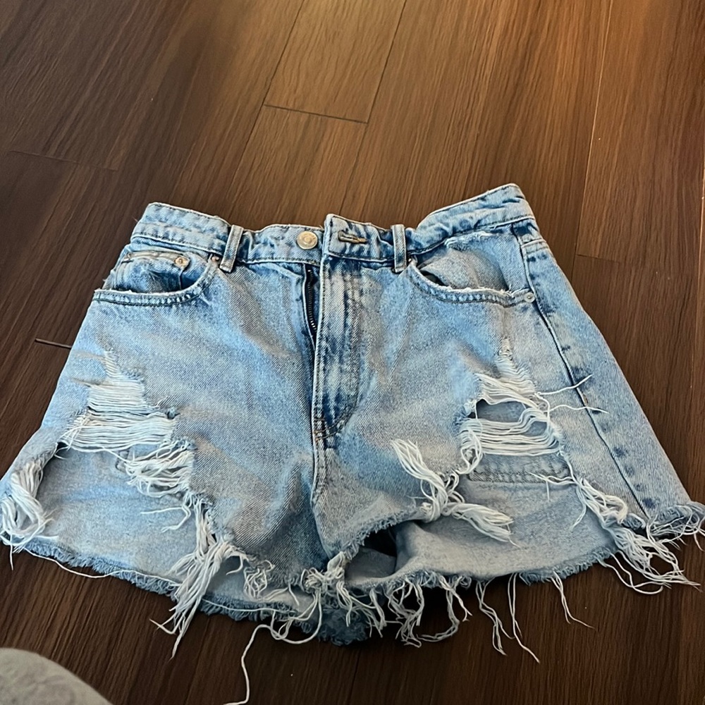 ZARA SIZE 4 JEAN SHORTS